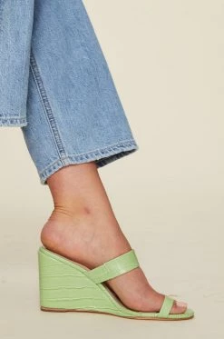 Summer 2019 Shoes & Accessories Dona Wedge