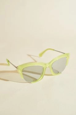 Spring 2019 Gray Shoes & Accessories 10 Spring 2019 Gray Shoes & Accessories